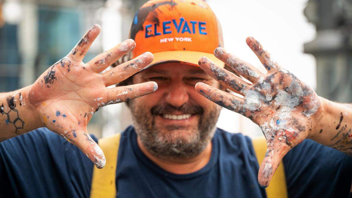 El artista español Domingo Zapata.