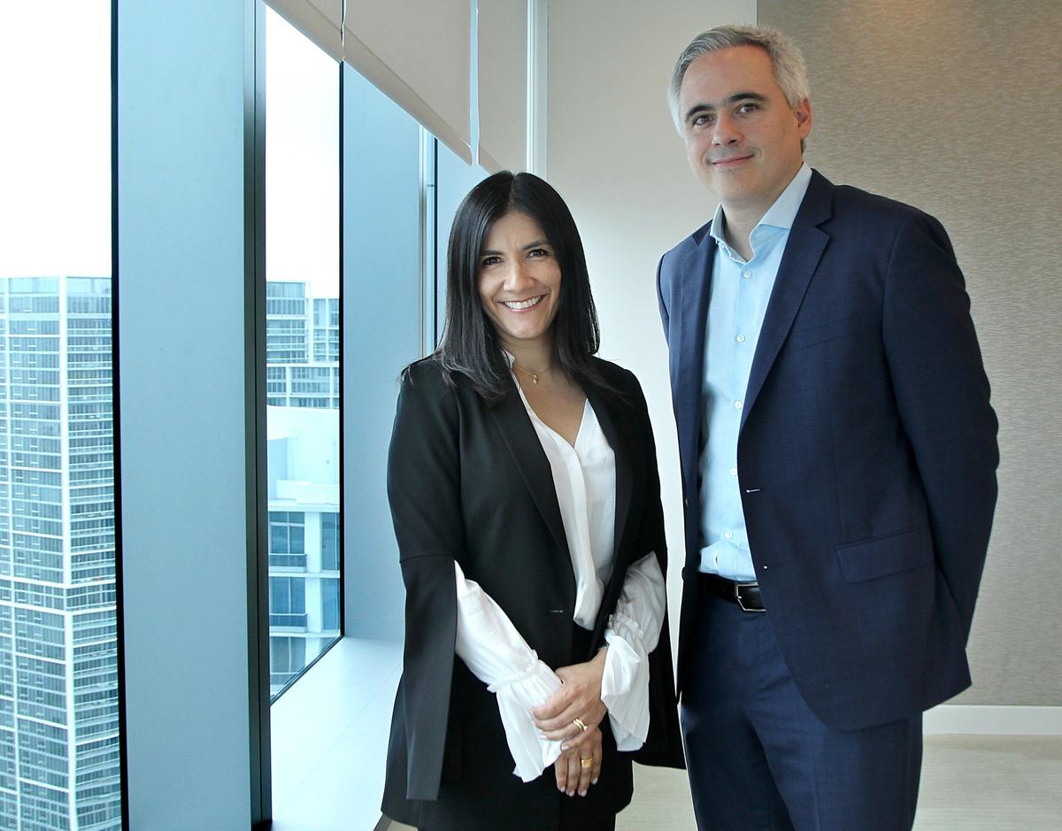 Antonio Peña, presidente de la Cámara de Comercio México Estados Unidos capítulo interamericano, y Clementina Gay, directora ejecutiva de ese gremio empresarial, en Miami el 15 de marzo de 2019.
