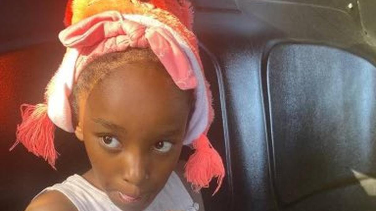 La niña fue hallada alrededor de las 9:30 a.m el domingo 12 de febrero de 2023 sola por el área de West Oakland. Park Boulevard y South State Road 7, en Lauderdale Lakes.