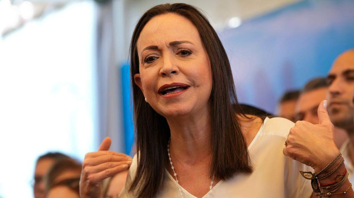 La líder de la oposición María Corina Machado, que enfrenta una prohibición gubernamental para postularse para un cargo, ofrece una conferencia de prensa en Caracas, Venezuela, el martes 26 de marzo de 2024. (AP Foto/Ariana Cubillos)
