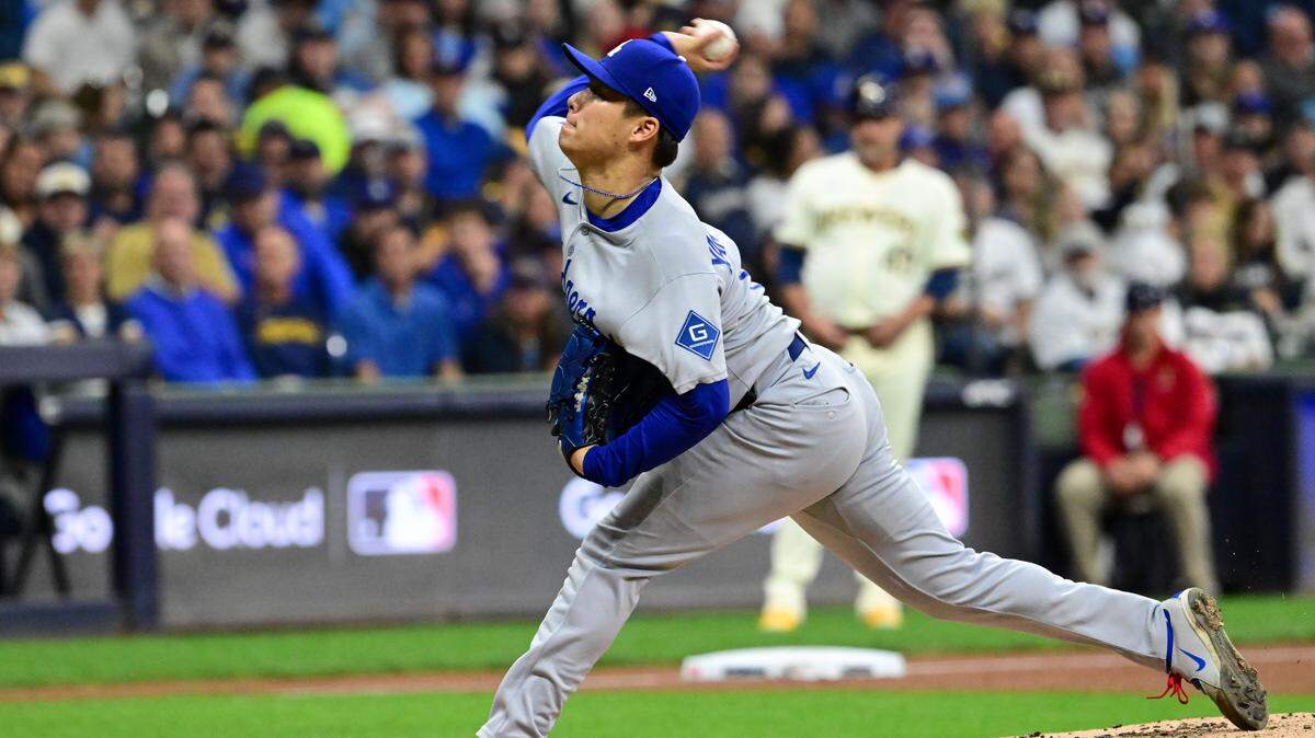 El abridor Yoshinobu Yamamoto lanzó un juego completo para los Dodgers que derrotaron 5-1 a los Cerveceros y se colocaron a dos triunfos de regresar a la Serie Mundial.