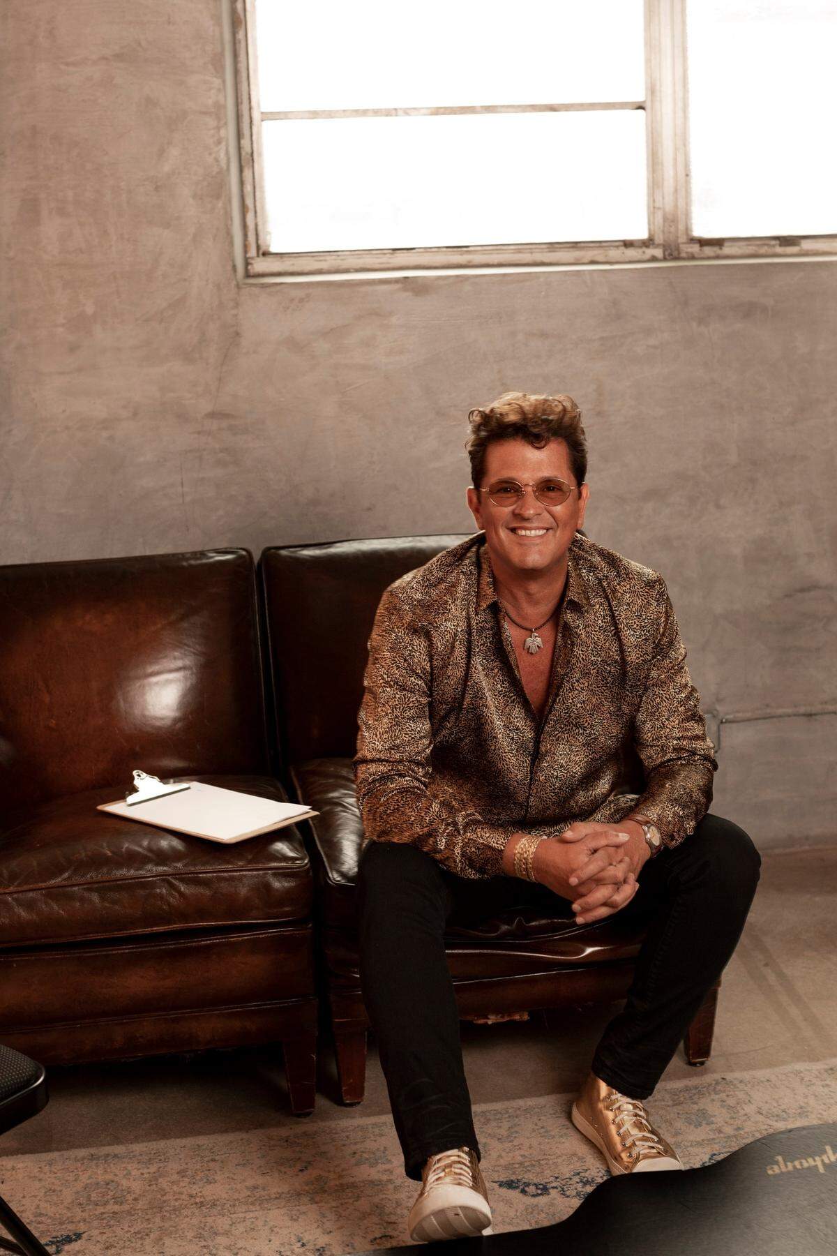 El 21 de noviembre el cantautor colombiano Carlos Vives conversa con la periodista y escritora Luz María Solar sobre 'Cumbia: relatos de un mundo perdido'. 