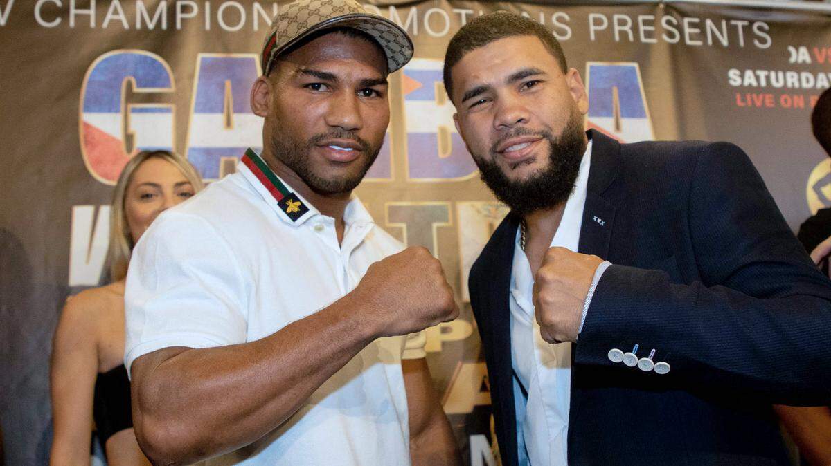 JUANMA LOPEZ posa junto a Yuriorkis Gamboa en la conferencia de prensa del pasado jueves en Miami