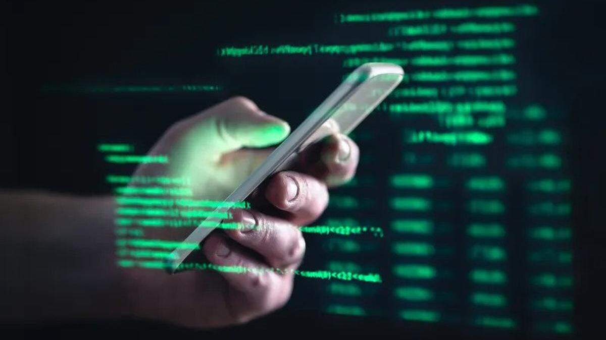 Un estafador podría usar inteligencia artificial para clonar la voz de tu ser querido.