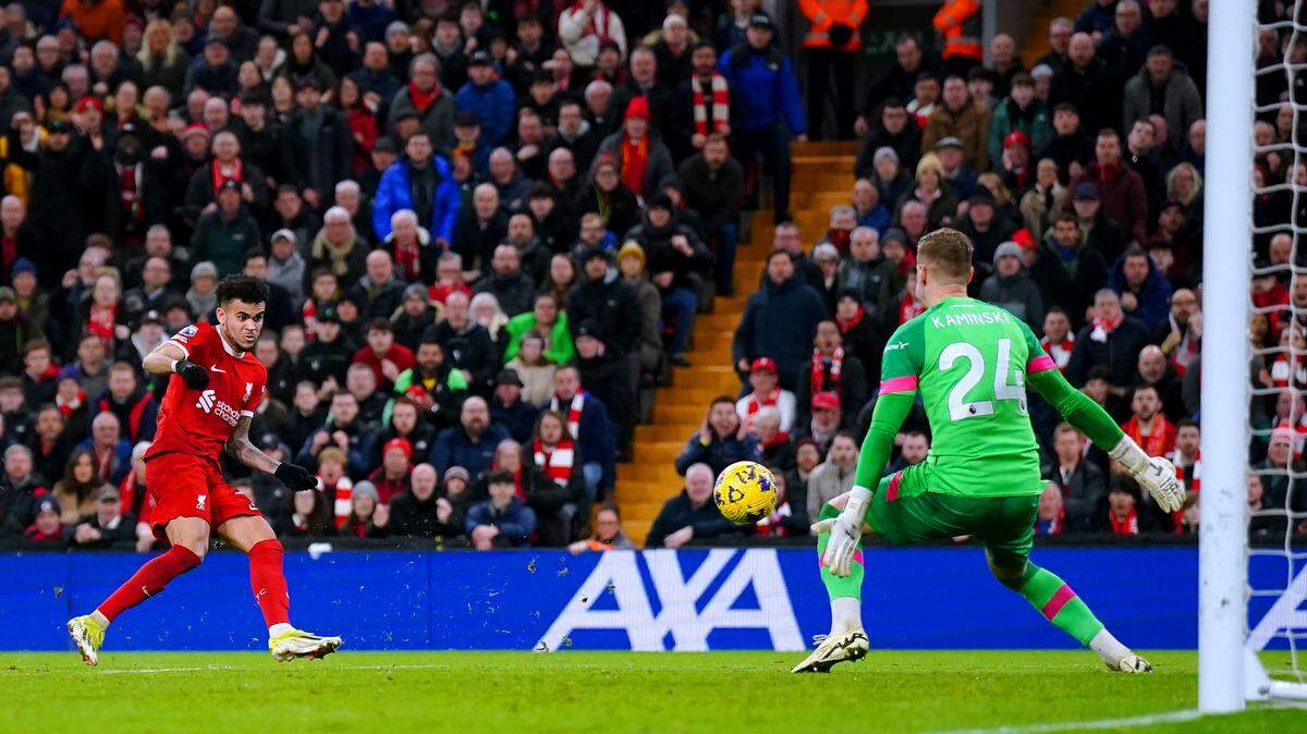 El atacante colombiano Luis Díaz anotó un gol en el triunfo de Liverpool 4-1 ante Luton, el miércoles en la Liga Premier inglesa.