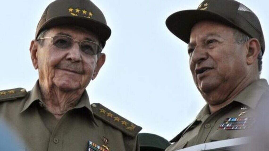 Cuba destituye al jefe de su Ejército a propuesta de Raúl Castro y Miguel Díaz-Canel