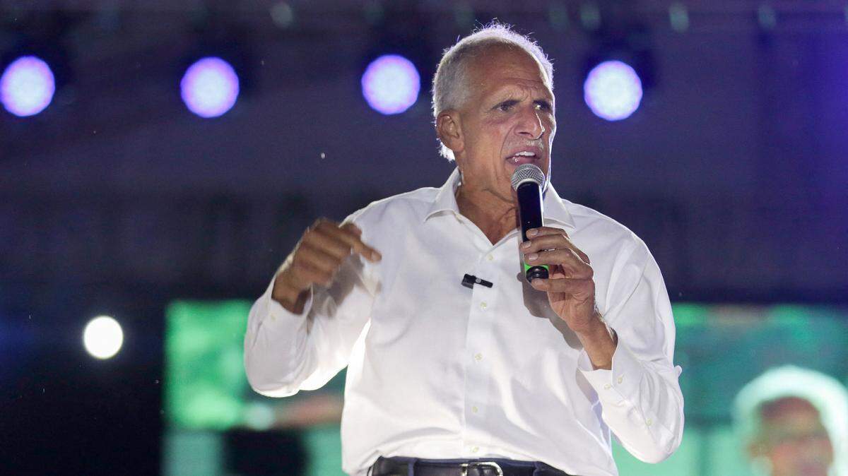 Honduran presidential candidate and businessman Nasry Asfura, of the National Party, speaks during his campaign closing rally in Tegucigalpa on November 22, 2025. Hondurans will head to the polls on November 30 to elect a president, 128 members of the National Congress, 298 mayors, and 20 representatives to the Central American Parliament. (Photo by EMILIO FLORES / AFP via Getty Images)