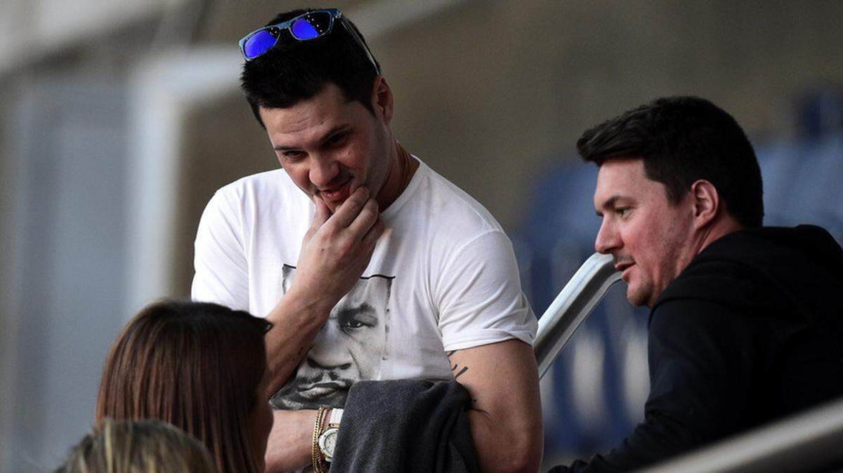 Los hermanos de Lionel Messi, Rodrigo y Matías, asisten a una sesión de entrenamiento del F.C. Barcelona en París, el 14 de abril de 2015.