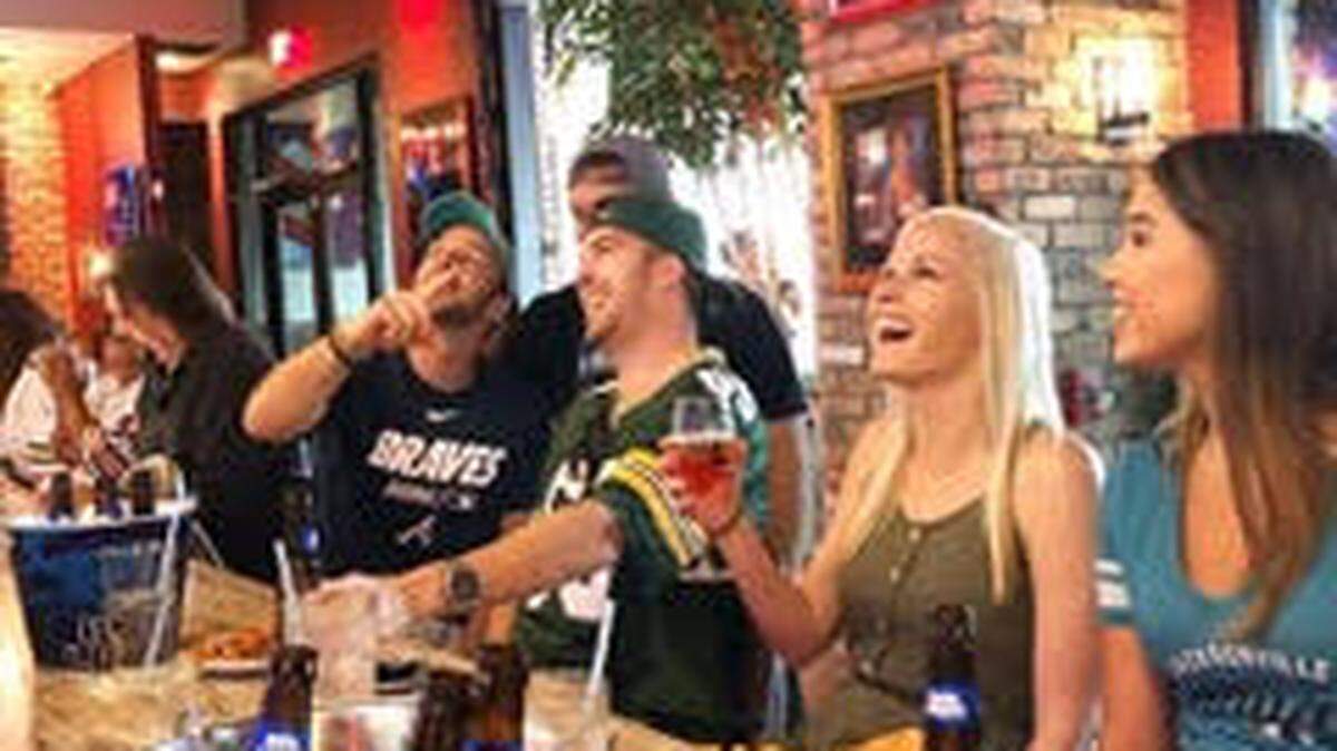 Para el Super Bowl el restaurante American Social cuenta con una oferta de cubetas heladas de $25.