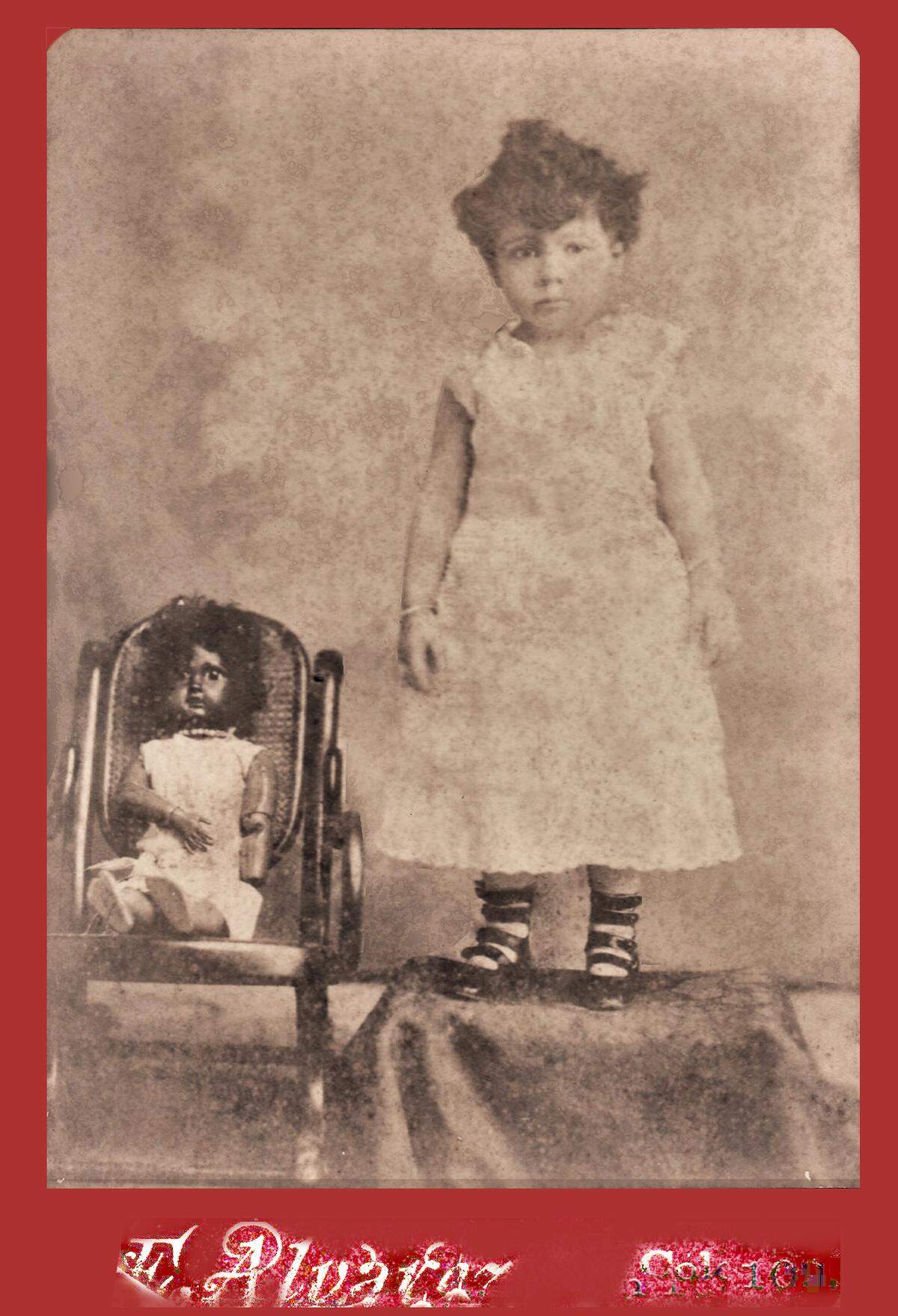 Daguerrotipo de Monona a los dos años y medio, con muñeca.&nbsp; Fotógrafo&nbsp;E. Alvarez, Sagua la Grande. 
