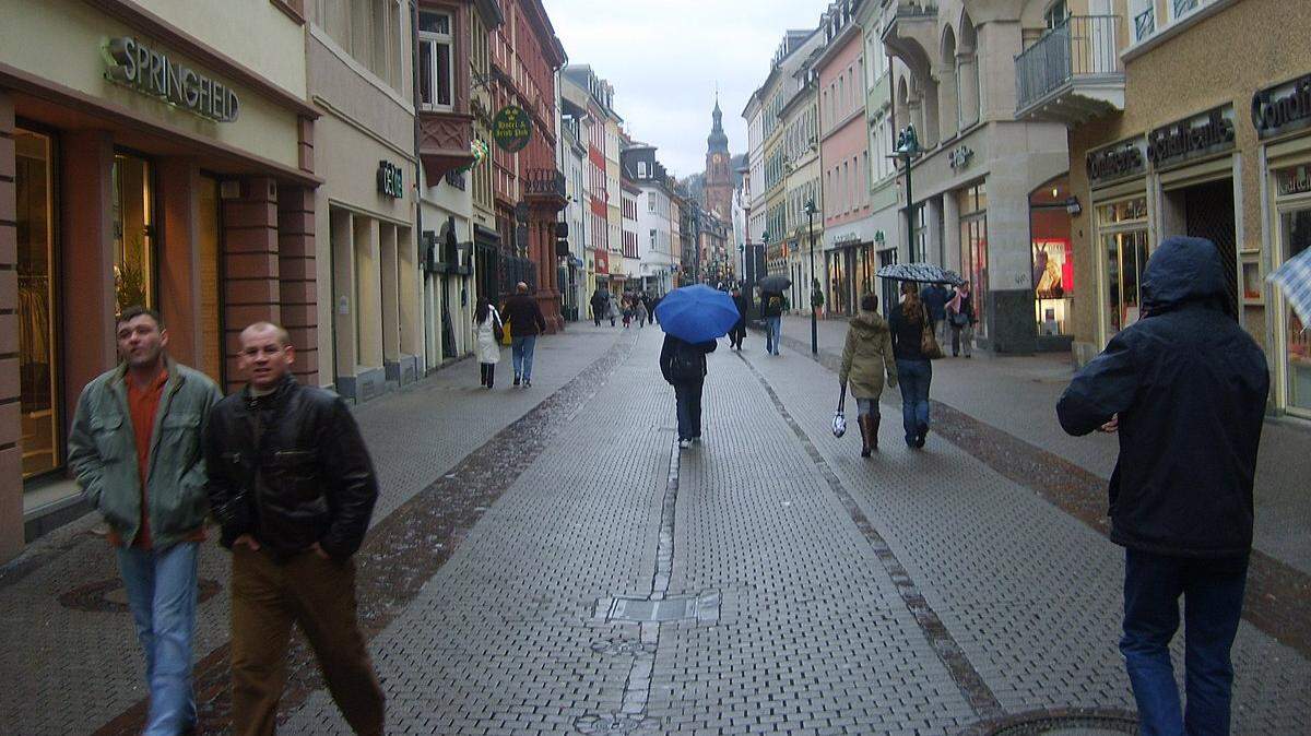 Alemania es uno de los países de Europa que facilitaría visado a trabajadores de salud. La imagen de archivo muestra una calle en la ciudad alemana de Heidelberg, en abril de 2010.
