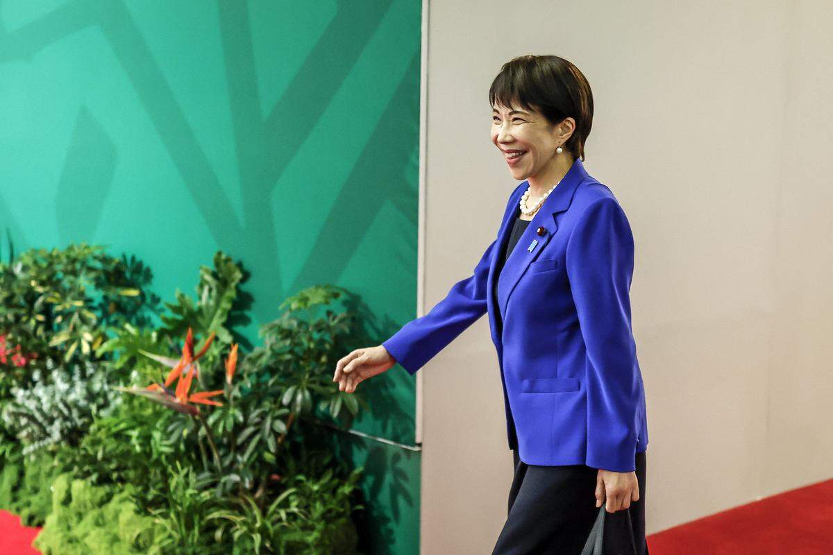 La primera ministra de Japón, Sanae Takaichi, llega al segundo día de la Cumbre de Líderes del G20 en el Centro de Exposiciones Nasrec en Johannesburgo, Sudáfrica, el 23 de noviembre de 2025. Una crisis estalló después de que la primera ministra japonesa, Sanae Takaichi, afirmara que un ataque chino contra Taiwán podría justificar la intervención de las Fuerzas de Autodefensa niponas, el viernes 28 de noviembre.