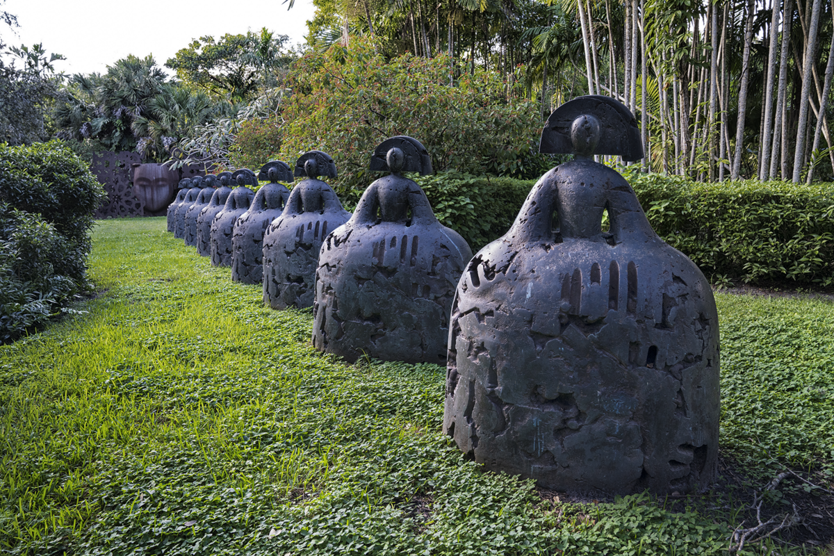 “Meninas en línea”. 