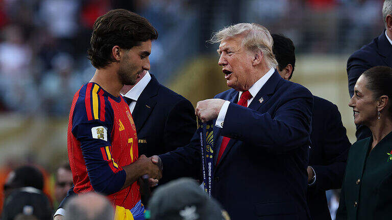 Trump reacciona a la gorra que llevó Ferran Torres en la celebración de España en Madrid