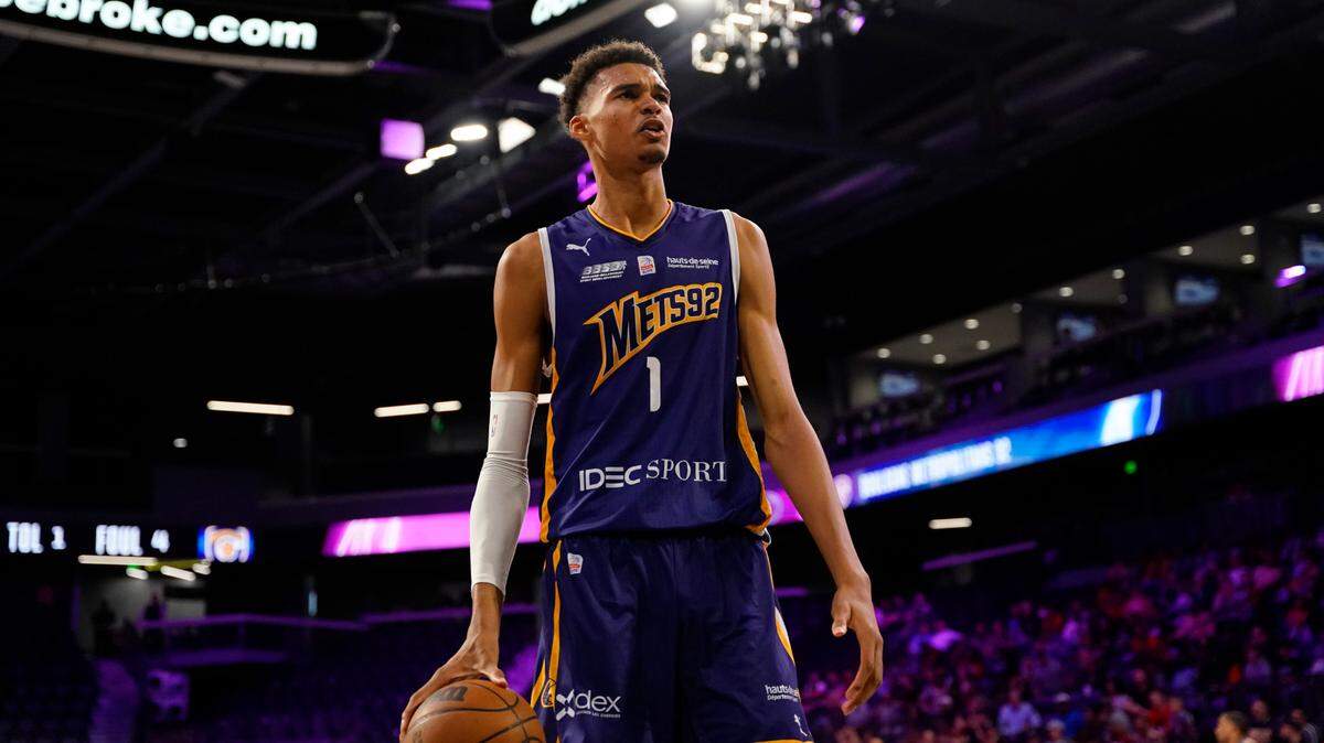 Las zapatillas talla 55 sustentan los 2 metros 21 centímetros (7’2) con la misma serenidad con la que a sus 19 años Victor Wembanyama se apresta a dominar el draft de la NBA, el primer peldaño de su obsesión por convertirse en el mejor jugador de baloncesto del mundo.