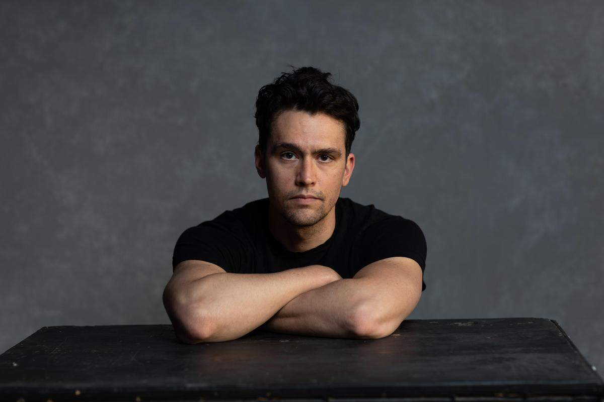 Christian McGaffney regresa a Miami New Drama luego de conquistar al público internacional con la premiada película ‘Simón’. 