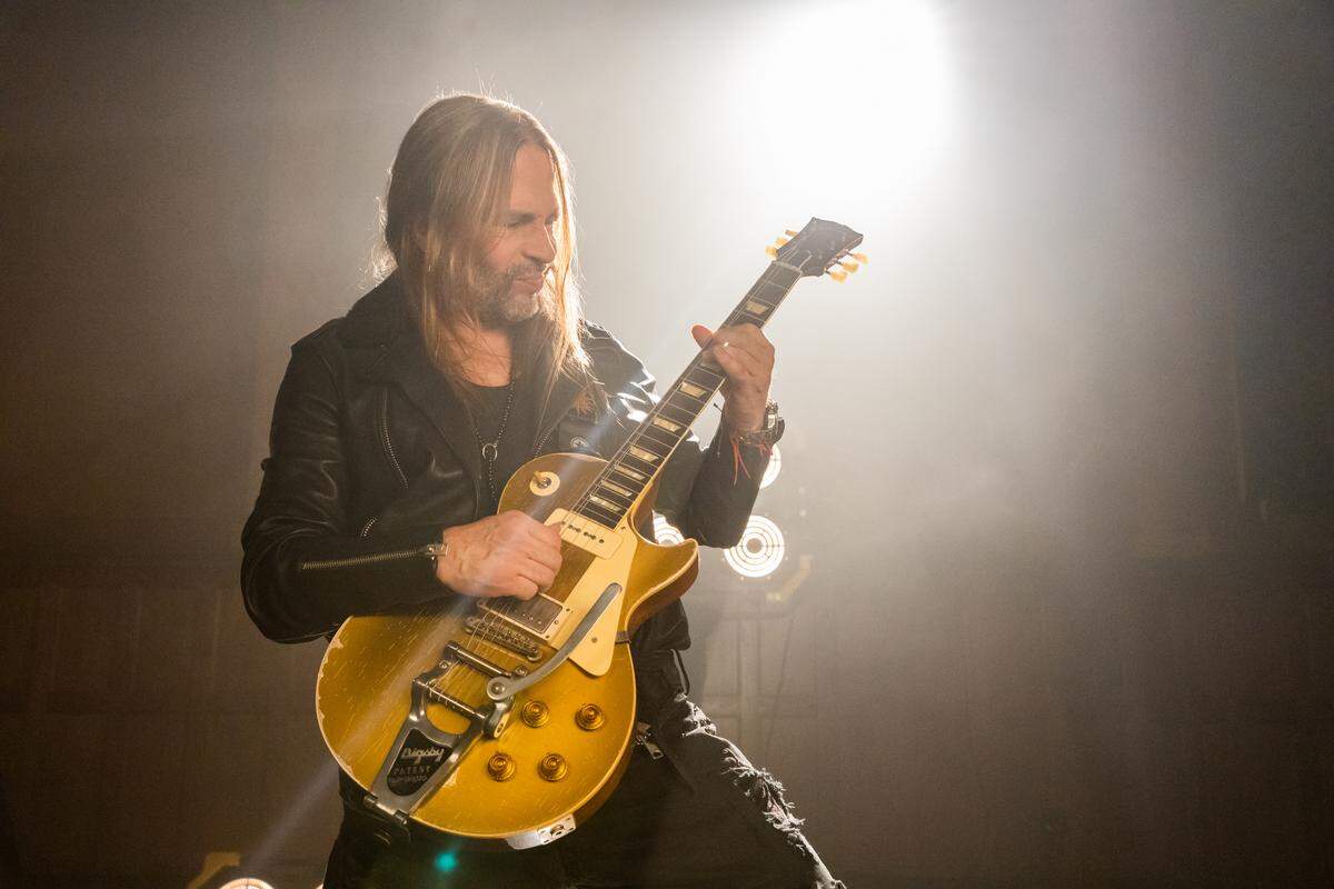 Sergio Vallín tiene un ejemplar propio de la “Sergio Vallín 1955 Les Paul Goldtop”.
