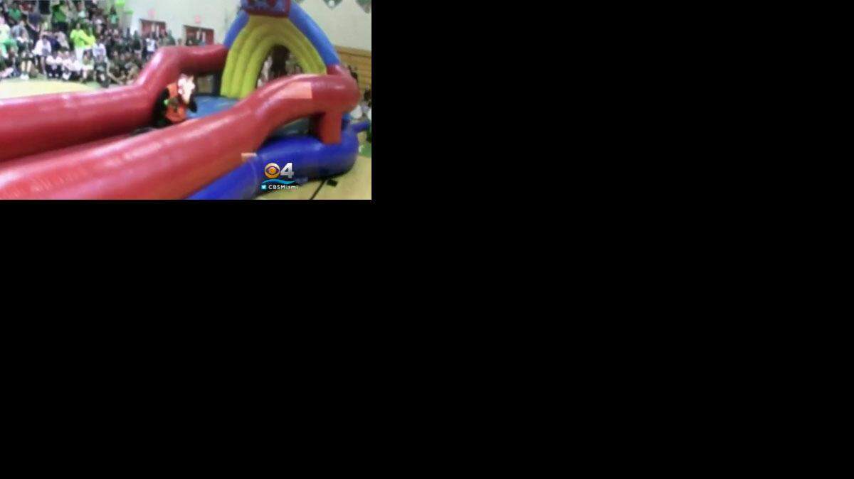 El hombre fue trasladado a un hospital local con heridas de gravedad, Cortesía CBS4