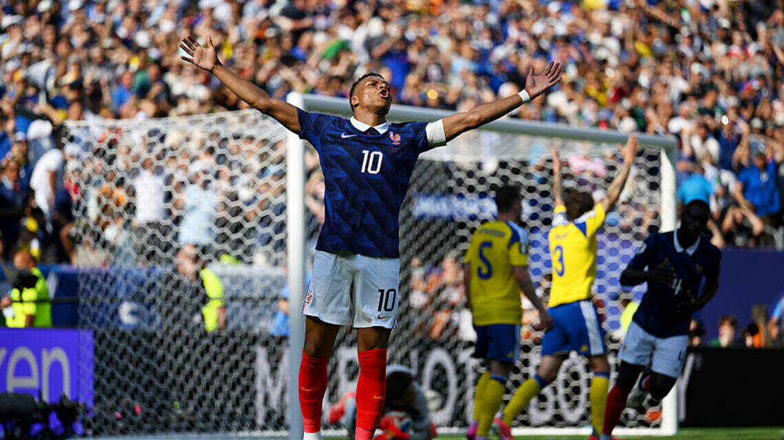 Mbappé alcanza a Messi, Francia golea y jugará con Paraguay en octavos de final