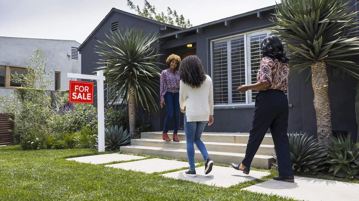 El mercado inmobiliario sigue siendo complicado, pero hay señales de que los precios de las viviendas en 2024 se podrán estabilizar e incluso disminuir.