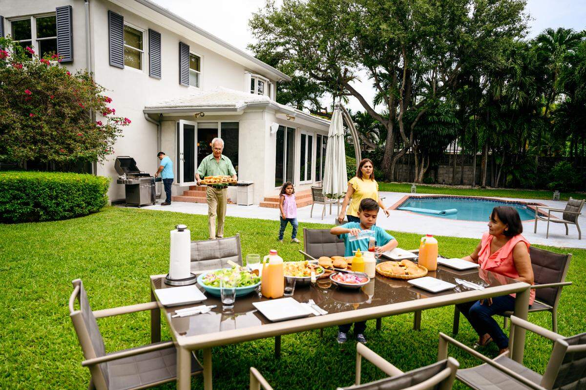 El aumento del precio de las casas y de los seguros pone un peso en el ajustado presupuesto de los jubilados, que ahora tendrán que pagar más por vivir en la Florida.