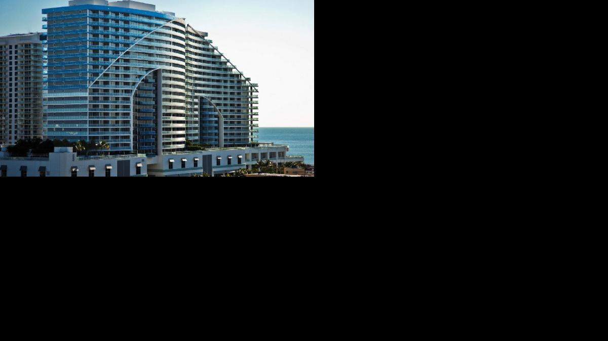 El incidente tuvo lugar el miércoles en el W Fort Lauderdale cuando un hombre hacía ejercicios para los hombros en el gimnasio del hotel.
