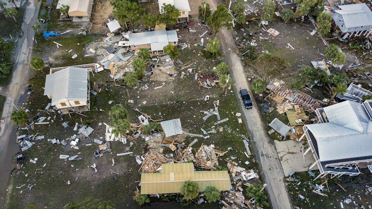 El huracán Idalia dañó gravemente algunas casas en Horseshoe Beach, Florida, el miércoles 30 de agosto de 2023.
