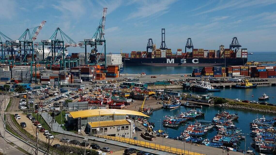 Paro de camioneros independientes bloquea el principal puerto de Chile