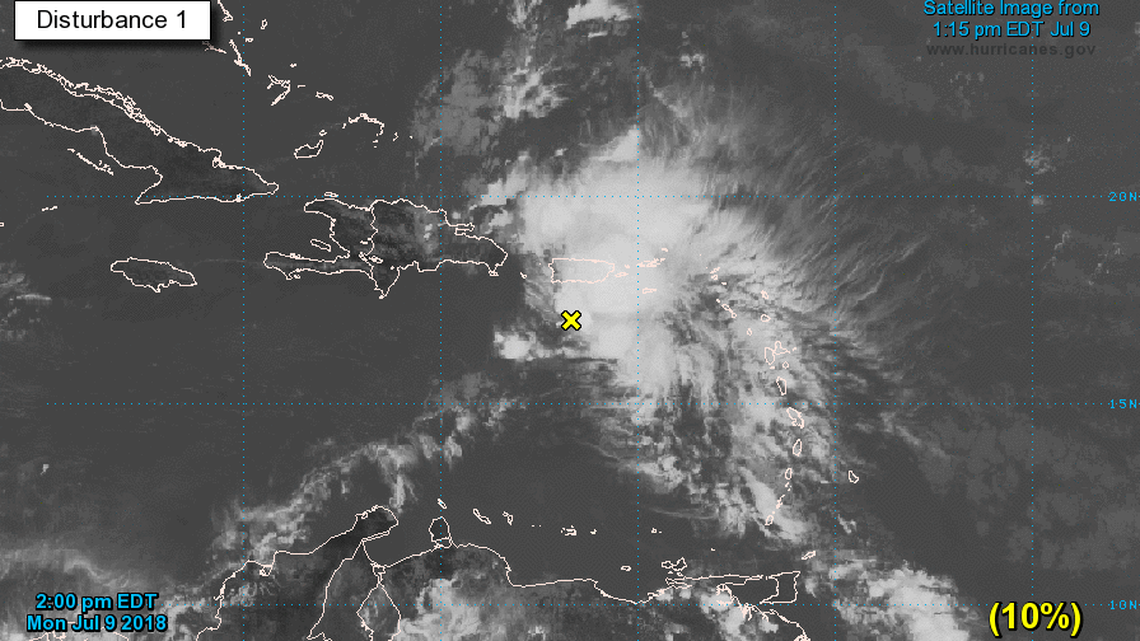 Las tormentas y la lluvia que trajo lo que fue el huracán Beryl causaron apagones y deslizamiento de tierra en la isla de Puerto Rico el lunes en la mañana.