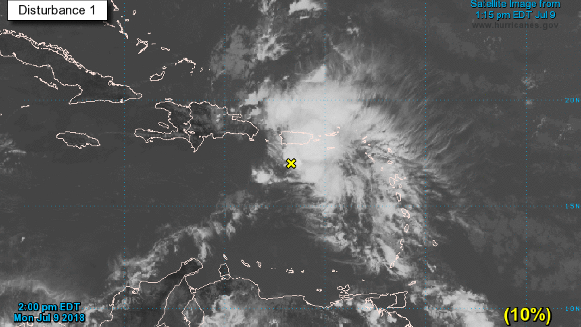 Las tormentas y la lluvia que trajo lo que fue el huracán Beryl causaron apagones y deslizamiento de tierra en la isla de Puerto Rico el lunes en la mañana.
