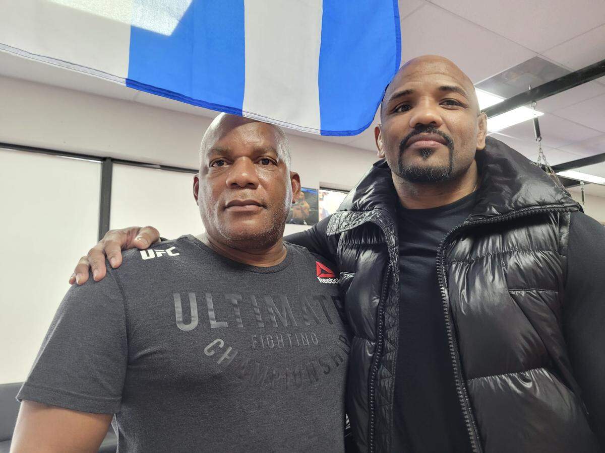 EL PROFESOR Pedro Lay con Yoel Romero en el gimnasio American Top Team SOG.