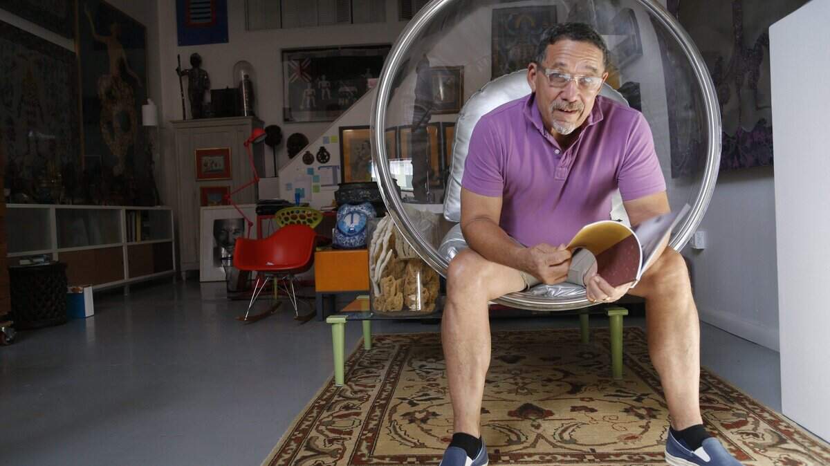 El artista visual miamense Edouard Duval-Carrie recibió el Premio Michael Richards, que incluye $75,000 y la commission de una obra que se exhibirá en el Bass, durante la presentación de los Premios Ellie.