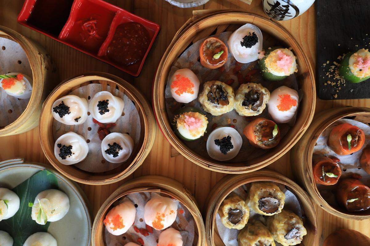 Tanuki, en Alton Road, tiene ofertas especiales de cenas de Nochevieja, a partir de las 5 p.m., con un DJ en vivo y un sake de bienvenida.