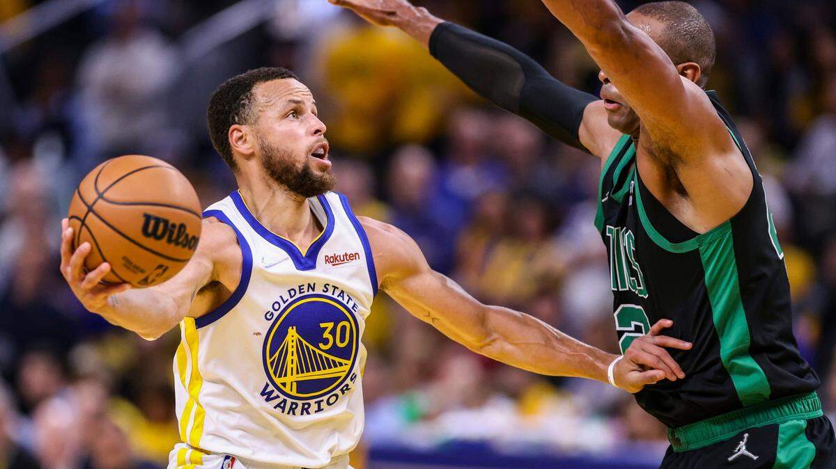 En la noche en la que los Warriors de Golden State se situaron a una sola victoria del anillo, Stephen Curry rompió este lunes una larguísima racha de partidos con al menos un triple, una curiosidad estadística que no le quita el sueño al base.