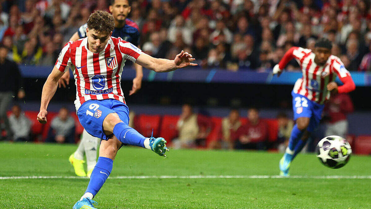 El Real Madrid anunció este martes haber ofrecido 150 millones de euros ($173,2 millones) por el delantero argentino del Atlético de Madrid Julián Alvárez, antes de precisar que el conjunto colchonero rechazó la oferta, remitiéndose a la cláusula de rescisión del jugador.