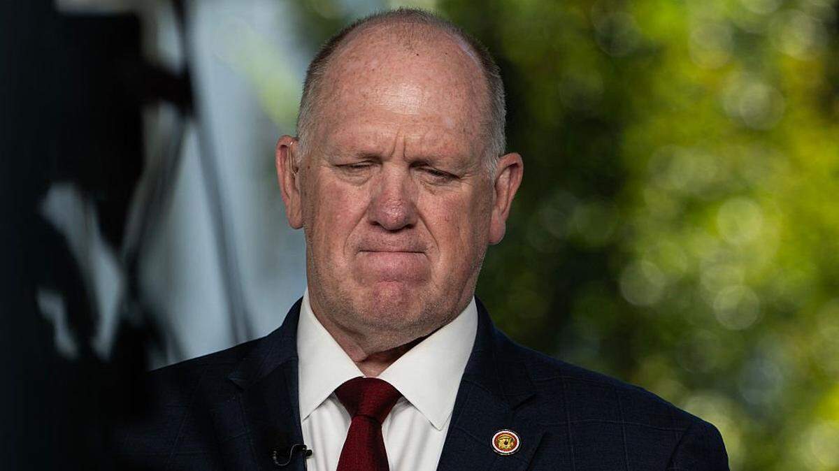 White House 'border czar' Tom Homan reacts as he waits to do a TV interview outside of the West Wing of the White House in Washington, DC, on October 16, 2025. (Photo by ANDREW CABALLERO-REYNOLDS / AFP) (Photo by ANDREW CABALLERO-REYNOLDS/AFP via Getty Images)
