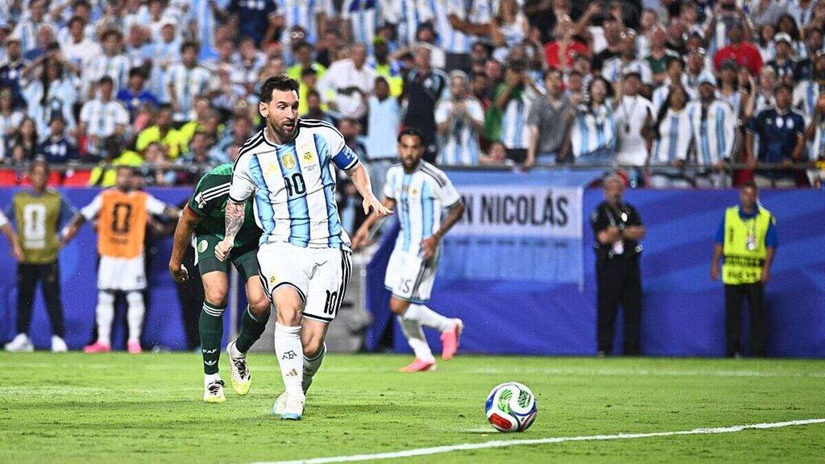Lionel Messi buscará ante Austria el lunes convertirse en el máximo goleador en la historia de las Copas Mundiales.