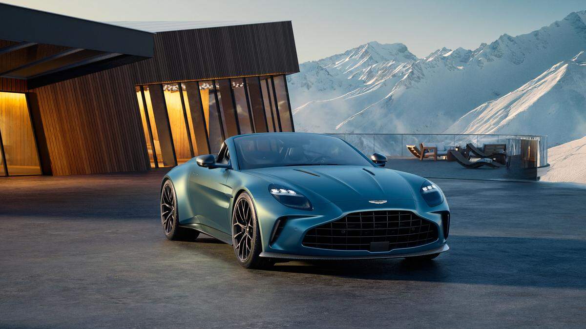 El Aston Martin Vantage convertible del 2026 me dejó la sensación de ser un auto que no cede su personalidad. Tiene lujo, tiene presencia y tiene la clase de respuesta que hace que manejarlo se sienta como un pequeño evento cada vez que sales a la calle.