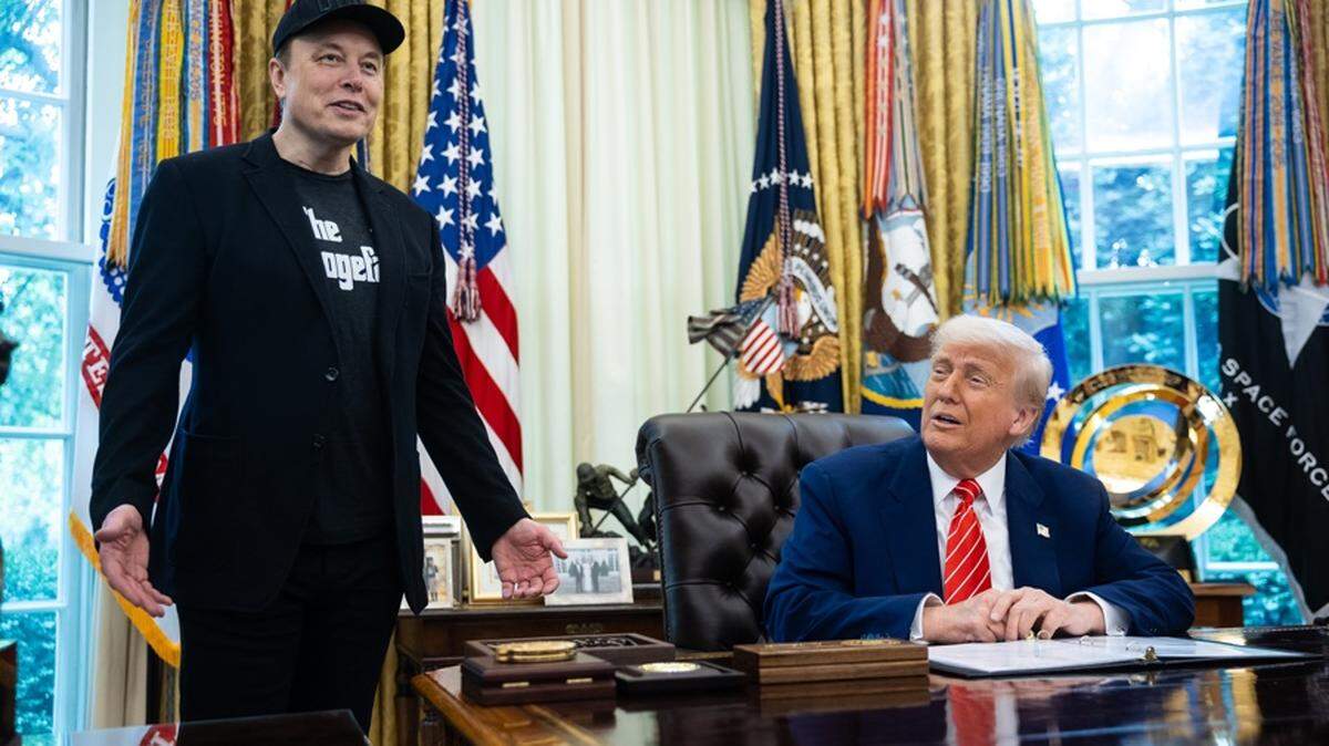 Fotografía del magnate Elon Musk y el presidente de Estados Unidos, Donald Trump. EFE/Ffrancis Chung