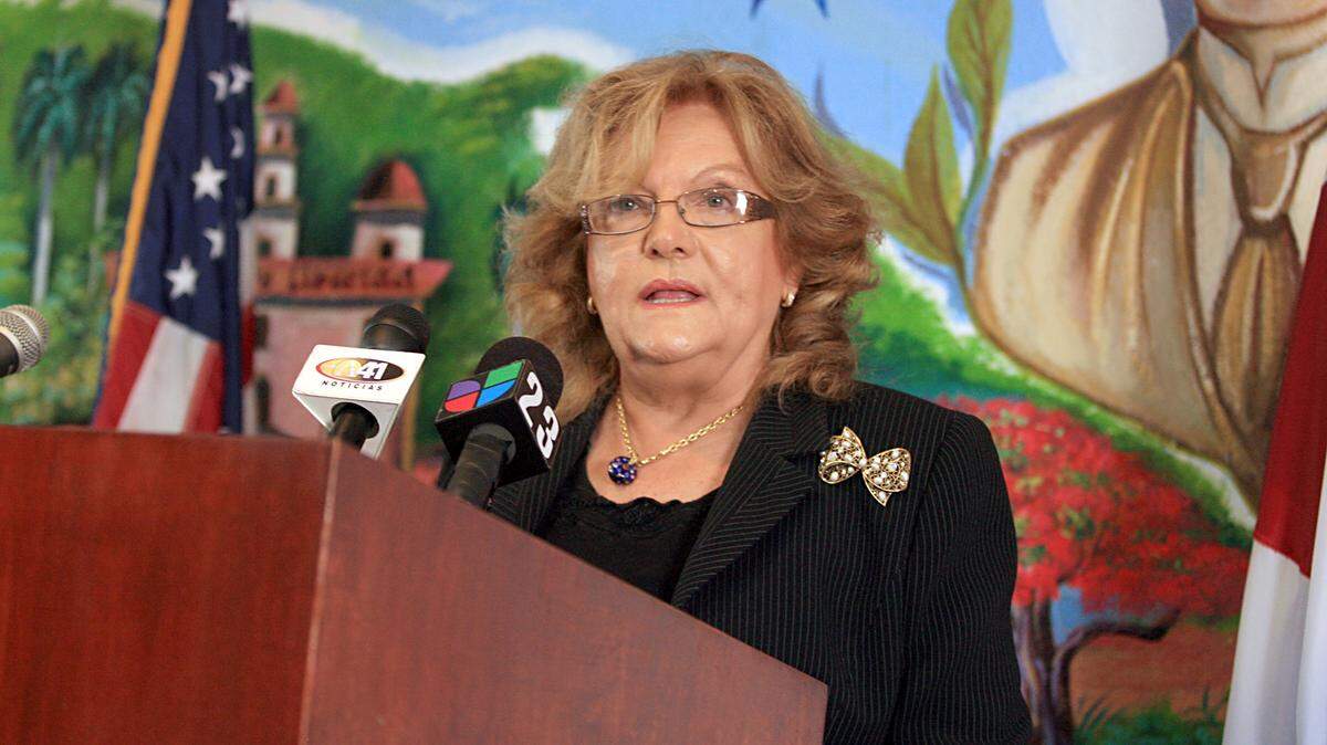La activista de derechos humanos Nancy Pérez-Crespo habla durante una conferencia de prensa en la sede de los Municipios de Cuba en el Exilio, el 26 de junio del 2010.