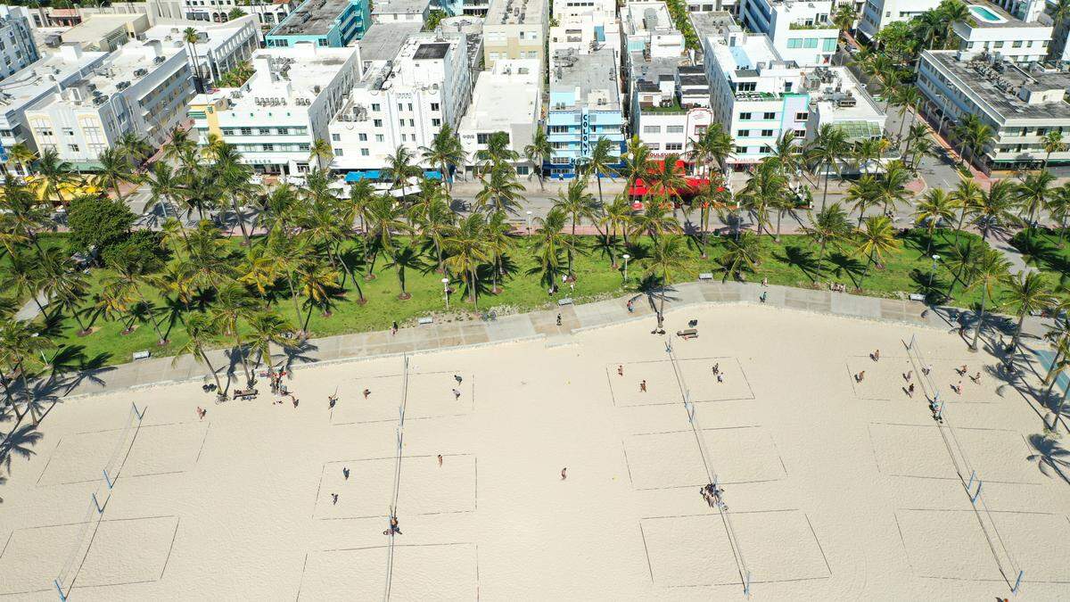 Vista de South Beach y Ocean Drive en Miami Beach. Ventajas climáticas y naturales hacen que el sur de la Florida tenga un mercado de bienes raíces que destaca por su valor intrínseco.