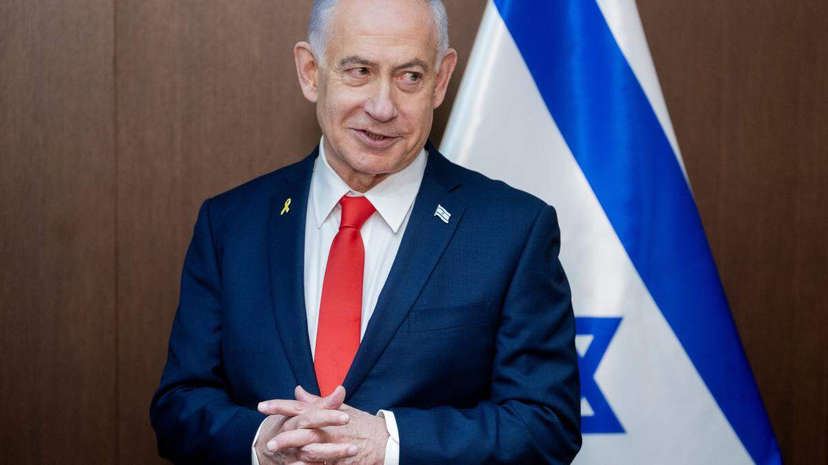 JERUSALEM - OCTOBER 22: Israeli Prime Minister Benjamin Netanyahu meets with U.S. Vice President J.D. Vance at the Prime Minister's Office on October 22, 2025 in Jerusalem, Israel. Vance is meeting with Prime Minister Benjamin Netanyahu in ongoing efforts to maintain the ceasefire between Israel and Hamas. (Photo by Nathan Howard - Pool/Getty Images)