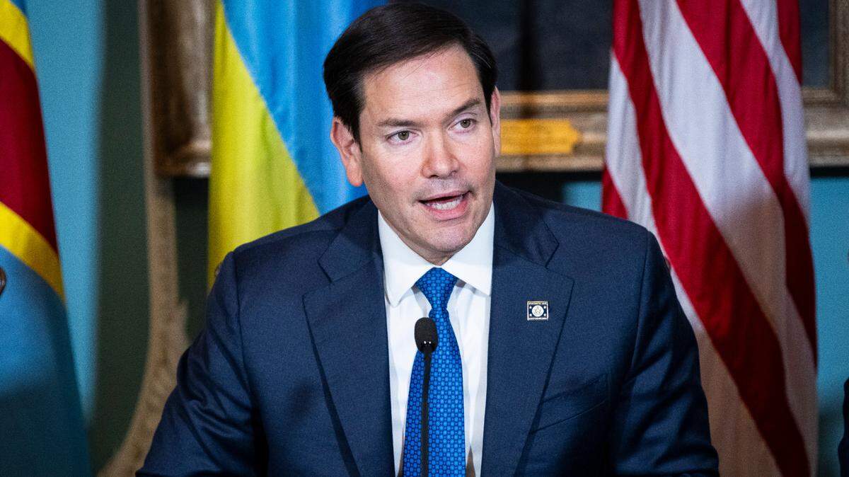 Secretario de Estado Marco Rubio durante la ceremonia de firma de una Declaración de Principios entre la República Democrática del Congo y Ruanda, en el Departamento de Estado, en Washington D.C., el viernes 25 de abril de 2025. 