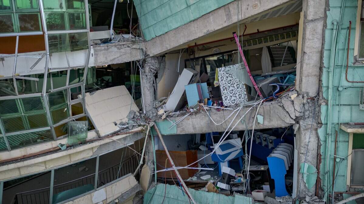 Vista aérea de un edificio colapsado de la Universidad Notre Dame of Dadiangas tras un terremoto de magnitud 7,8 el 9 de junio de 2026 en General Santos, provincia de Sarangani, Filipinas.