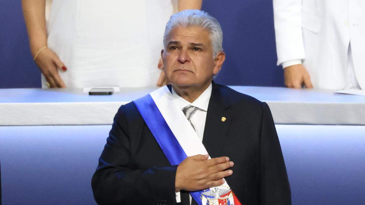 El presidente de Panamá, José Raúl Mulino, participa en la ceremonia de toma de posesión, el 1 de julio de 2024, en Ciudad de Panamá.