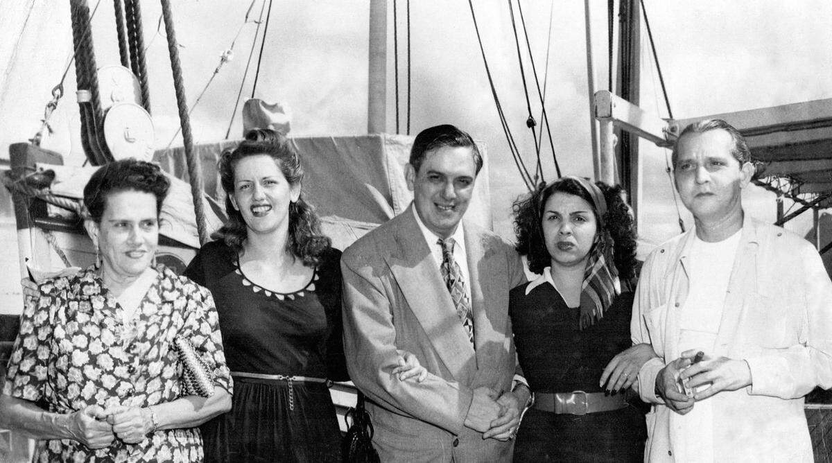 Llegada a La Habana, Ernestina Lecuona, Lourdes Beltrand, Lecuona, Zoraida Marrero y Rodrigo Prats, 1946.