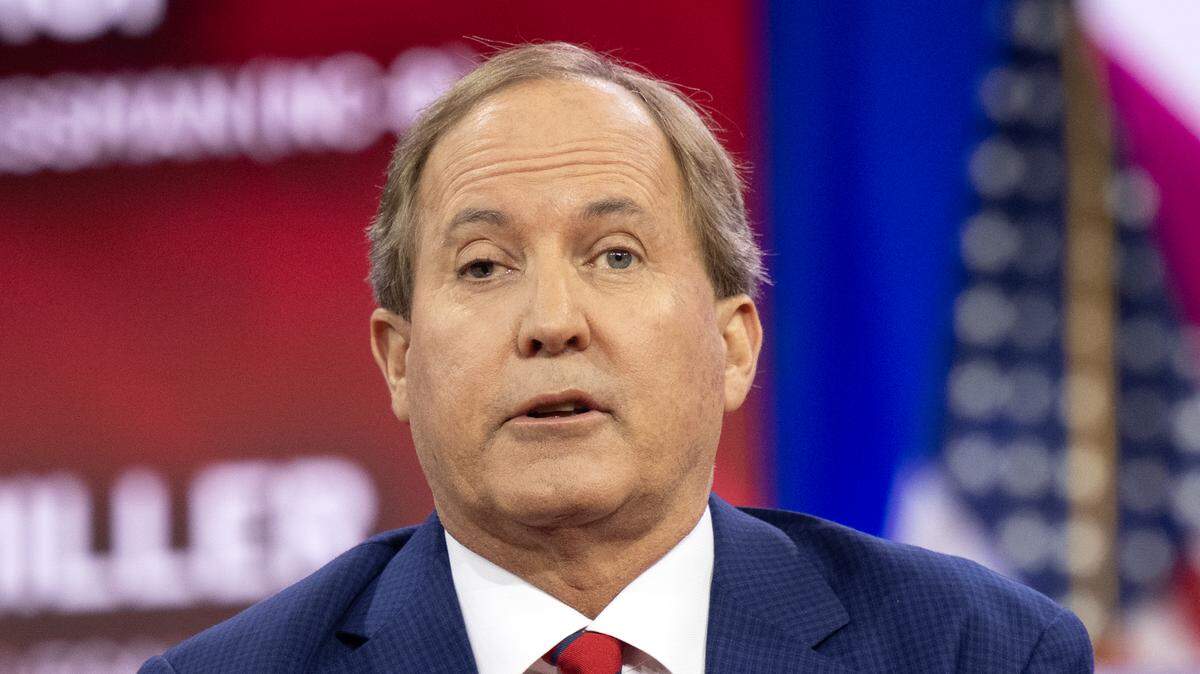 El fiscal general de Texas, Ken Paxton, participa en un panel de la Conferencia de la Acción Política Conservadora (CPAC, por sus siglas en inglés), el 23 de febrero de 2024, en National Harbor, Maryland.