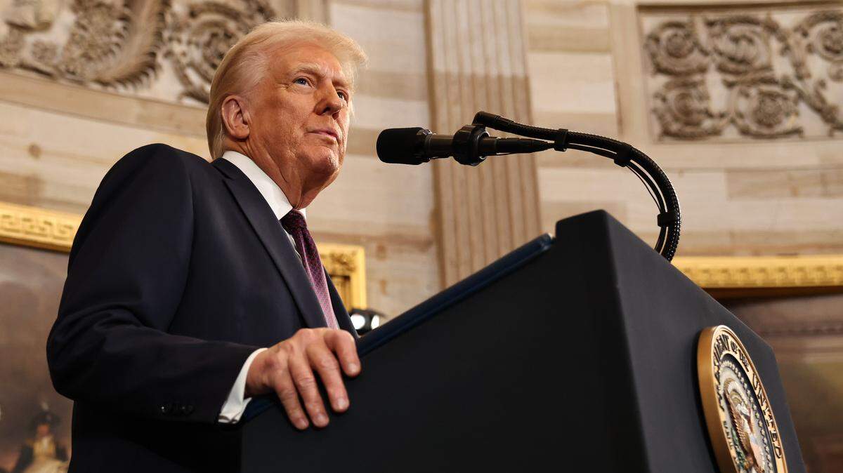 El presidente de Estados Unidos, Donald Trump, prometió este lunes durante su discurso de investidura renombrar el ‘golfo de México’ como ‘golfo de América’ y “retomar” en Canal de Panamá, reiterando así algo que ya adelantó desde que ganó las elecciones en noviembre.