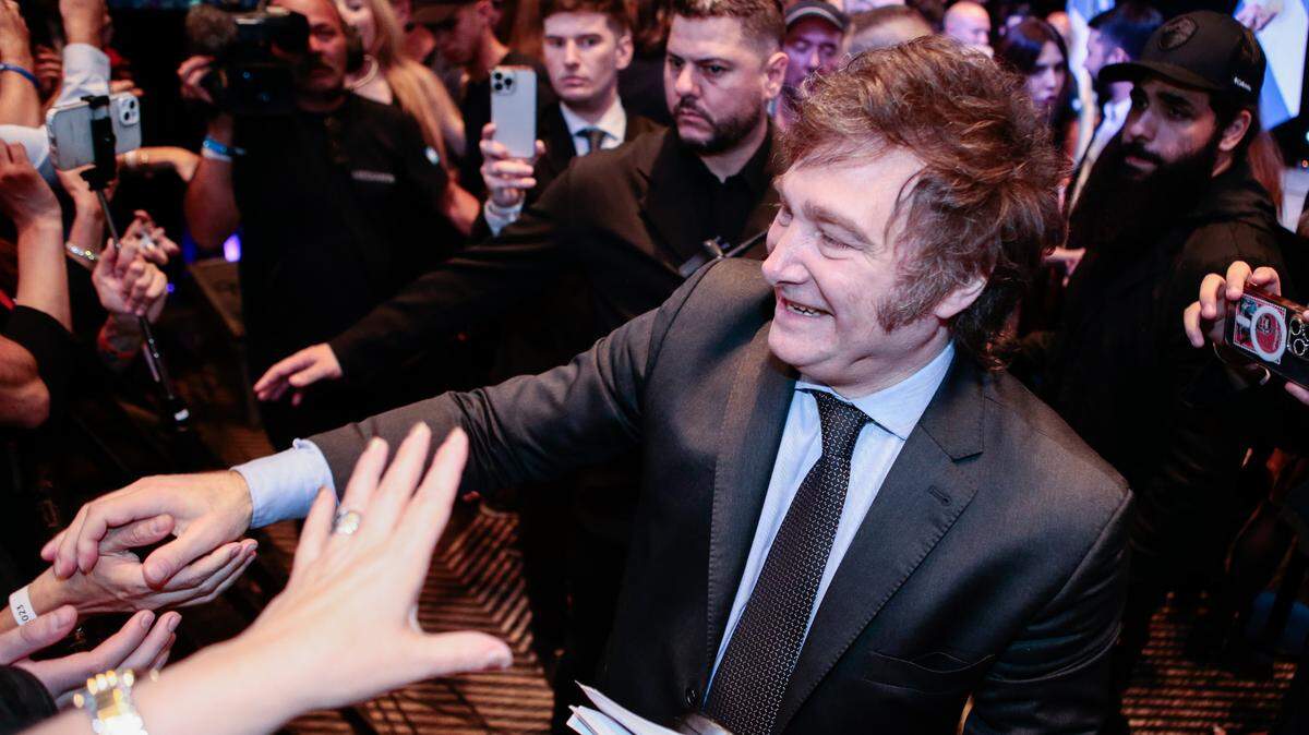 EL PRESIDENTE electo de Argentina Javier Milei dice que va a dolarizar la economía.
