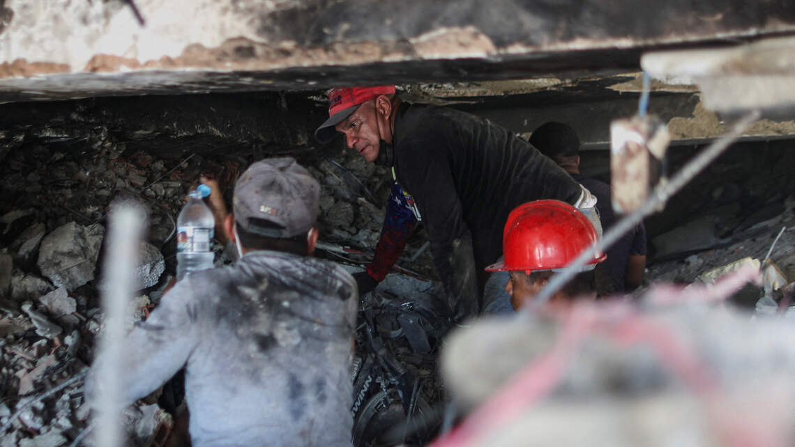 Mientras aumenta número de muertos en Venezuela, superviviente relata los días que pasó bajo los escombros